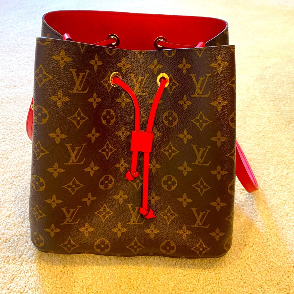 Louis Vuitton Neone Crossbody.  Authentic LV Bag. Brown mono w/ poppy  interior